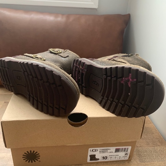 Little Girls Bomber Ugg boots size 10 - Picture 4 of 4